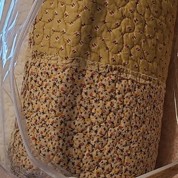 NWT Alicia Queen 100% cotton quilt creams, greens  & rose colors Sz queen - Picture 5 of 10